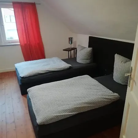 Gemuetliche Ferienwohnung Im Fachwerkhaus, 1 Schlafzimmer, Balkon, Parkplatz -1 Apartment *